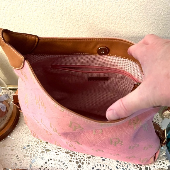 Dooney & Bourke signature hobo bag, pink sig fabric with leather trim - Picture 3 of 16